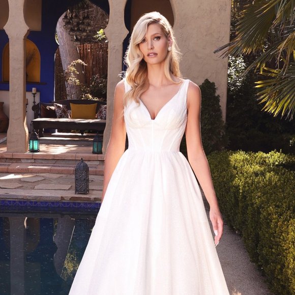 Cinderella Dresses & Skirts - NEW LONG SLEEVELESS WEDDING DRESS WITH V-NECKLINE AND SIDE POCKETS CD CB077W